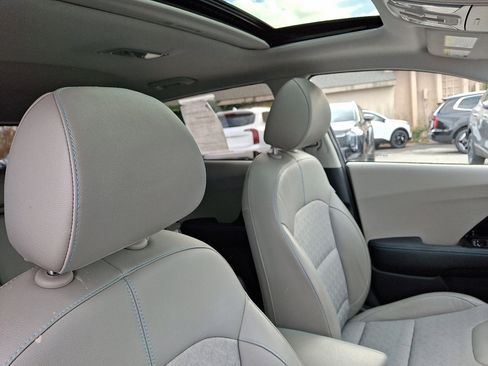 Used 2022 Kia Niro LXS image 13