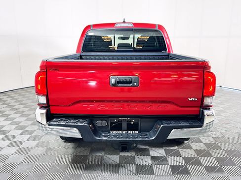 Used 2022 Toyota Tacoma SR5 RWD image 4