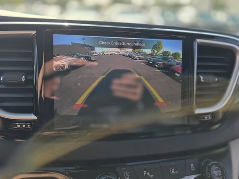 Used 2023 Chrysler Pacifica Touring-L FWD image 32