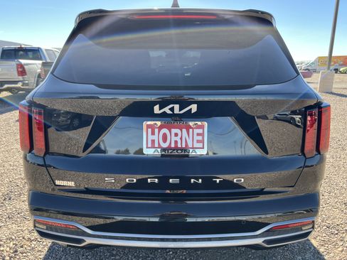 Used 2022 Kia Sorento EX image 5
