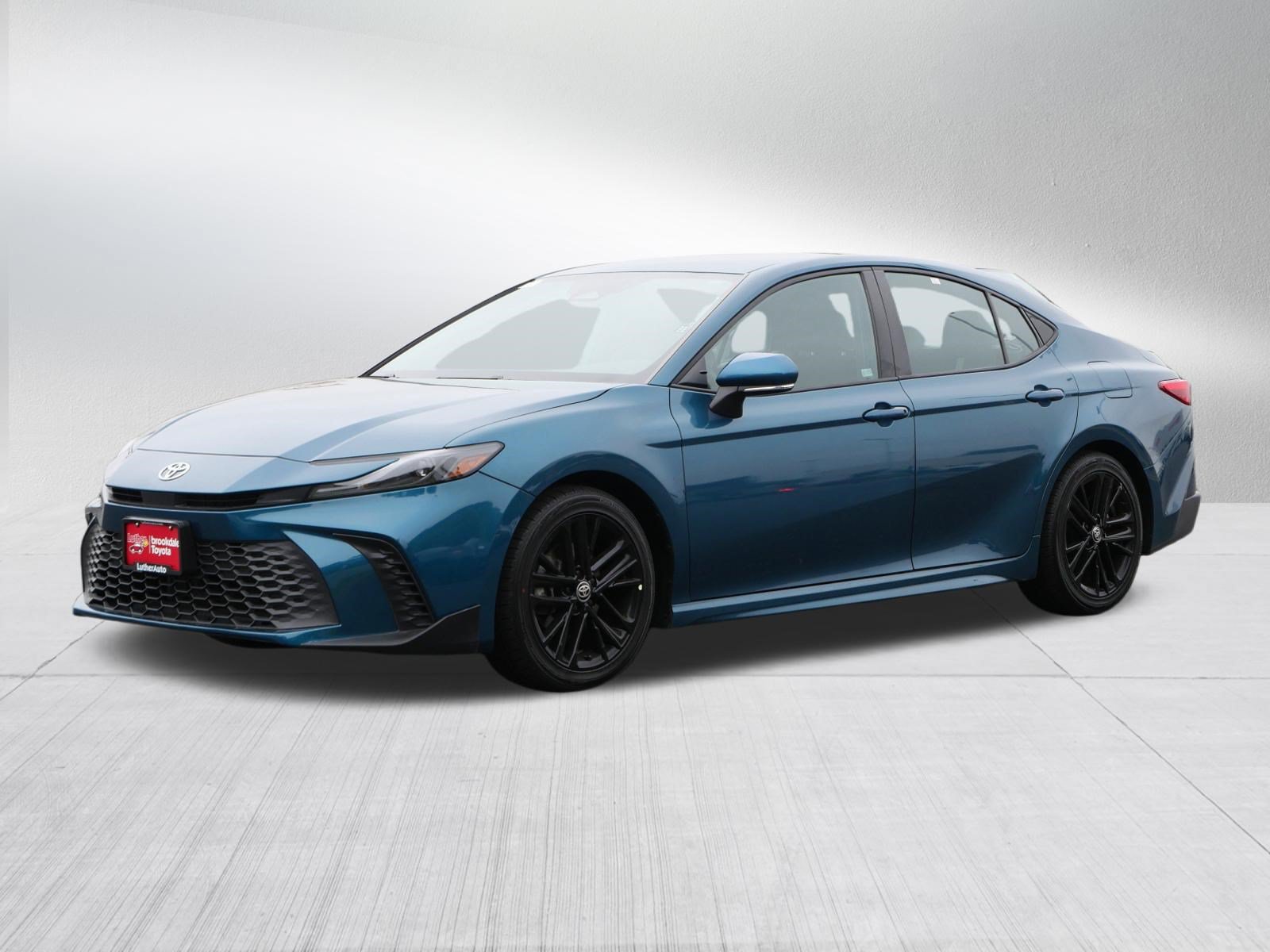 Certified 2025 Toyota Camry SE FWD image 3