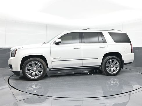 Used 2017 GMC Yukon Denali w/ Open Road Package AWD/4WD image 8