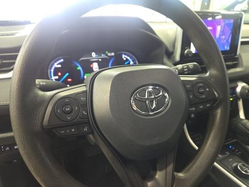 Used 2025 Toyota RAV4 XLE AWD/4WD image 13