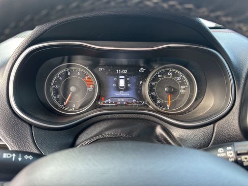 Used 2019 Jeep Cherokee Trailhawk image 24