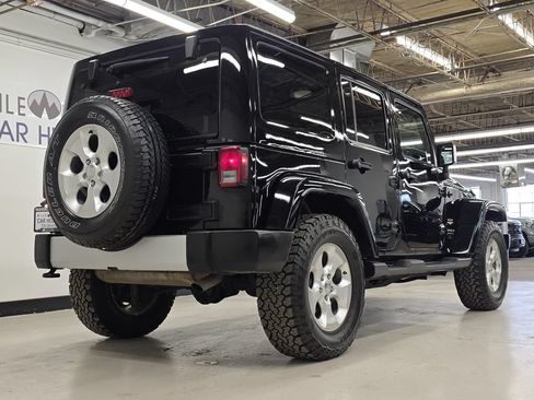 Used 2015 Jeep Wrangler Unlimited Sahara w/ Connectivity Group AWD/4WD image 8