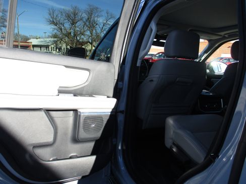 Used 2025 Ford Expedition Active image 15