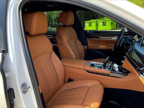 Used 2019 BMW 750i xDrive w/ Executive Package AWD/4WD image 7