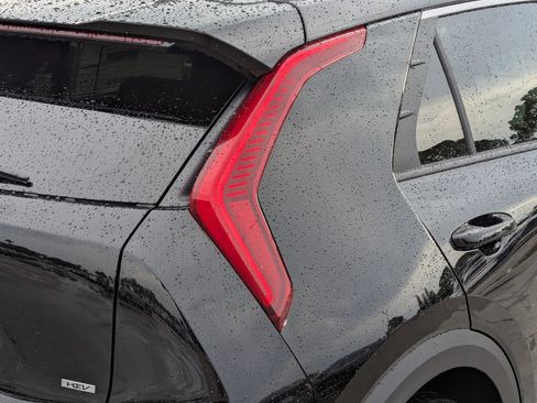 New 2026 Kia Niro EX FWD image 11