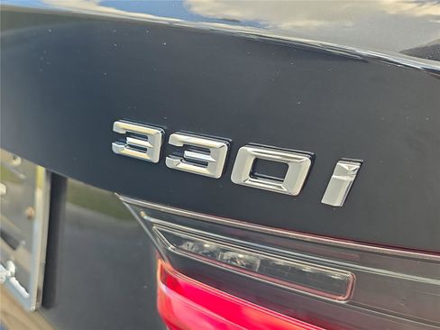 Used 2021 BMW 330i Sedan w/ M Sport Package image 3