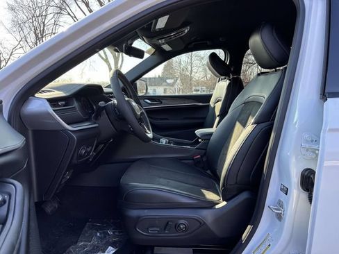New 2026 Jeep Grand Cherokee Altitude AWD/4WD image 5