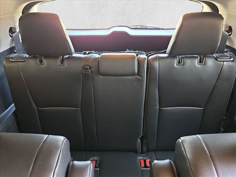 Used 2022 Toyota Highlander XLE FWD image 18