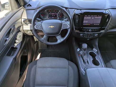 Used 2022 Chevrolet Traverse LT FWD image 16