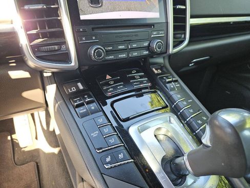 Used 2017 Porsche Cayenne Platinum Edition w/ Premium Package (PJV) AWD/4WD image 21