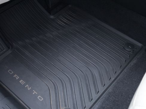 Used 2023 Kia Sorento S FWD image 25