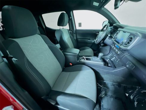 Certified 2023 Toyota Tacoma TRD Off-Road image 25