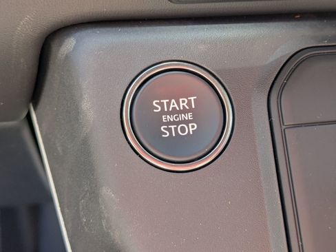 New 2026 Land Rover Defender 130 X-Dynamic SE image 16