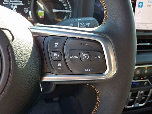 Used 2024 Jeep Wrangler Unlimited Sahara AWD/4WD image 21