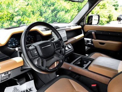 Used 2024 Land Rover Defender 110 X AWD/4WD image 3