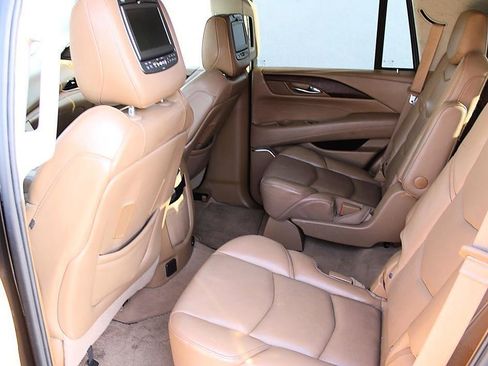 Used 2016 Cadillac Escalade Platinum image 25