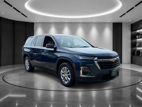 Used 2023 Chevrolet Traverse LS AWD/4WD image 2
