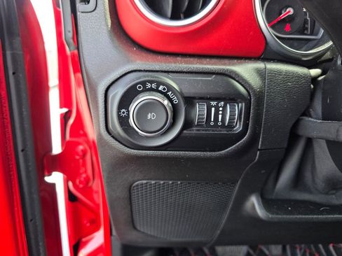 Used 2020 Jeep Wrangler Unlimited Rubicon AWD/4WD image 25