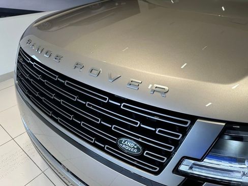 New 2025 Land Rover Range Rover SE image 8