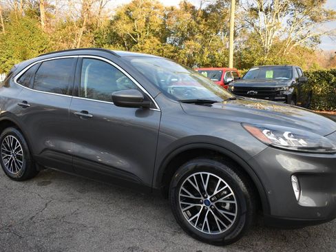 Used 2022 Ford Escape Titanium w/ Titanium Premium Package image 29