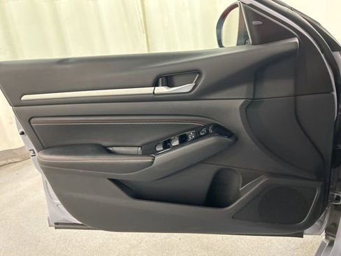 Used 2023 Nissan Altima 2.5 SR w/ SR Premium Package image 24