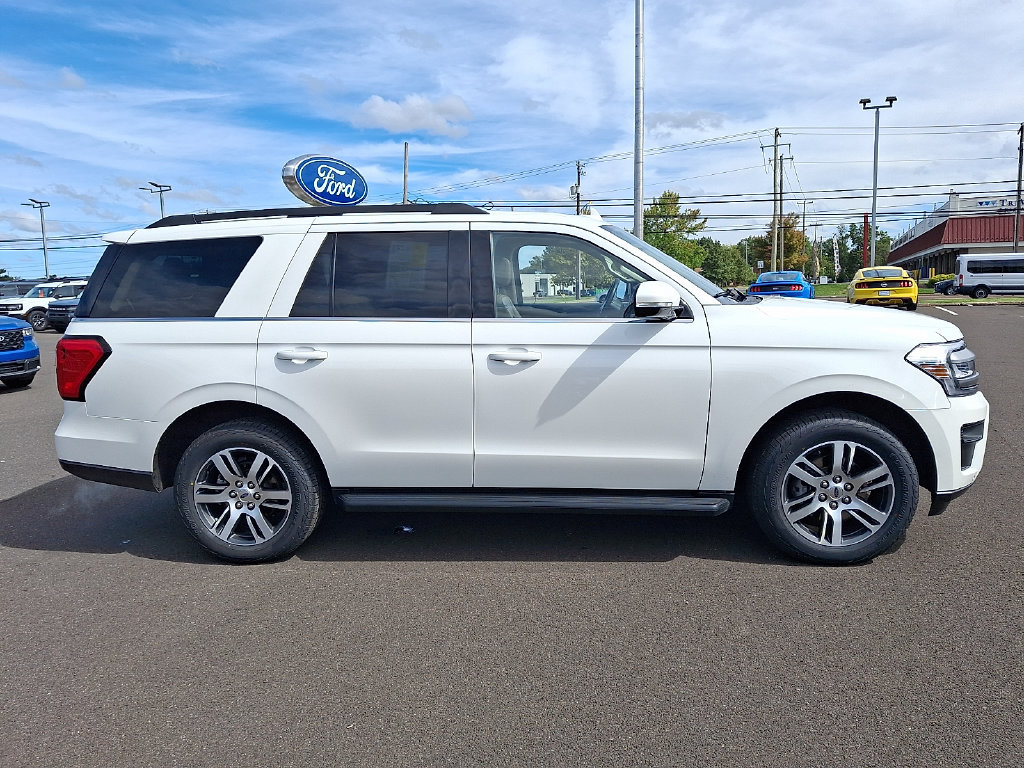 Used 2024 Ford Expedition XLT AWD/4WD image 10