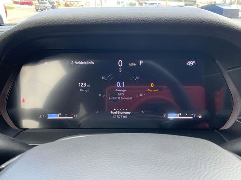 Used 2023 Jeep Grand Cherokee L Laredo image 15