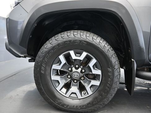 Used 2017 Toyota Tacoma TRD Off-Road image 56