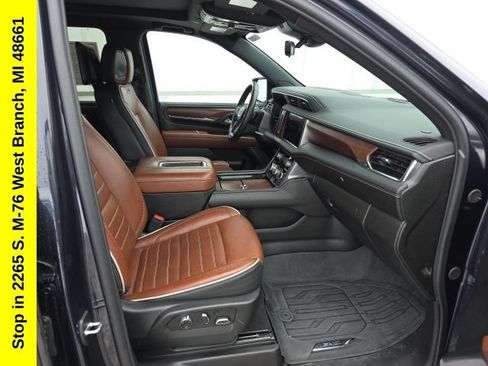 Used 2024 GMC Yukon XL Denali Ultimate w/ LPO, Floor Liner Package AWD/4WD image 32