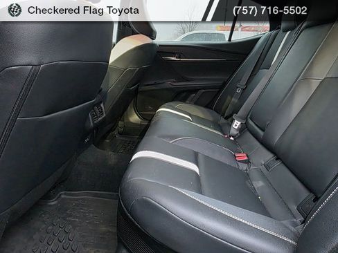 Used 2025 Toyota Camry SE w/ Convenience Package image 21