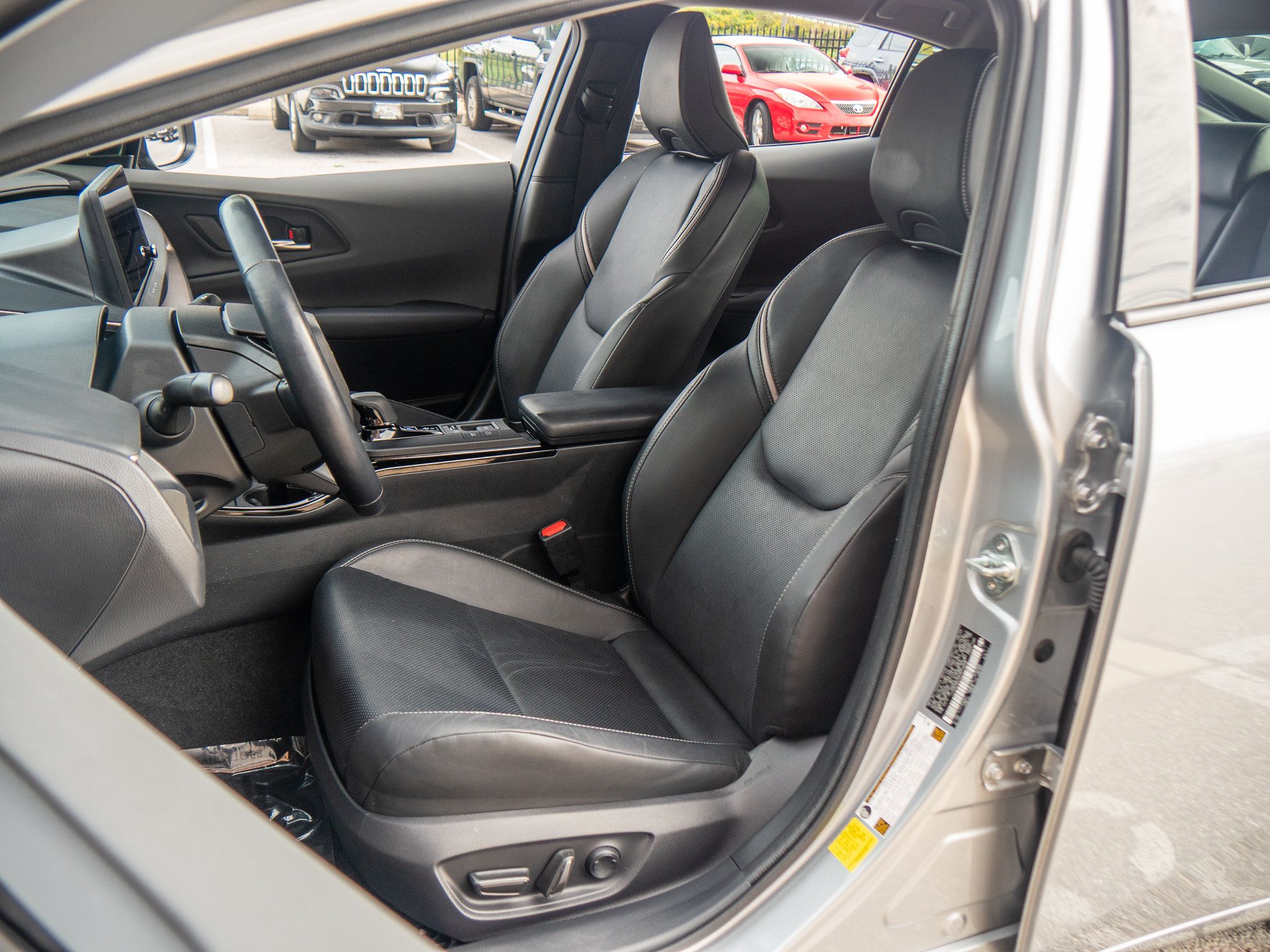 Used 2024 Toyota Prius XLE AWD/4WD image 11