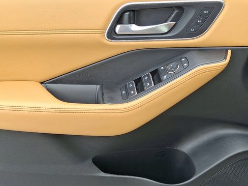 Used 2022 Nissan Rogue Platinum w/ Head-Up Display Package image 13