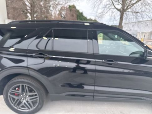 Used 2025 Ford Explorer ST-Line w/ Premium Package image 2