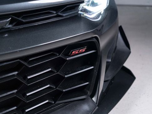 Used 2018 Chevrolet Camaro SS RWD image 37