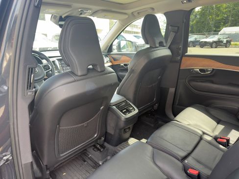 Certified 2022 Volvo XC90 T6 Momentum w/ Advanced Package image 27