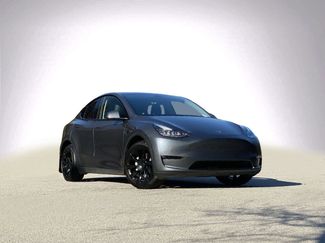 Used 2022 Tesla Model Y Long Range video 2