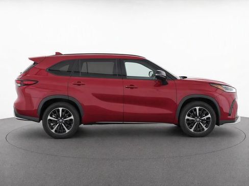 Used 2021 Toyota Highlander XSE AWD/4WD image 8
