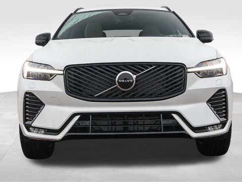 New 2026 Volvo XC60 B5 Core w/ Climate Package image 2