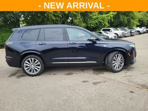 Used 2021 Cadillac XT6 Sport AWD/4WD image 2