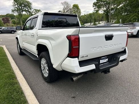 Used 2025 Toyota Tacoma SR5 w/ SR5 Upgrade Package AWD/4WD image 6