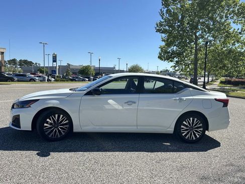 Used 2025 Nissan Altima 2.5 SV image 11