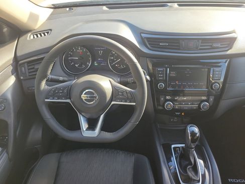 Used 2019 Nissan Rogue SV image 18