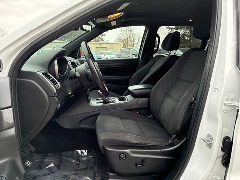 Used 2018 Jeep Grand Cherokee Laredo image 10