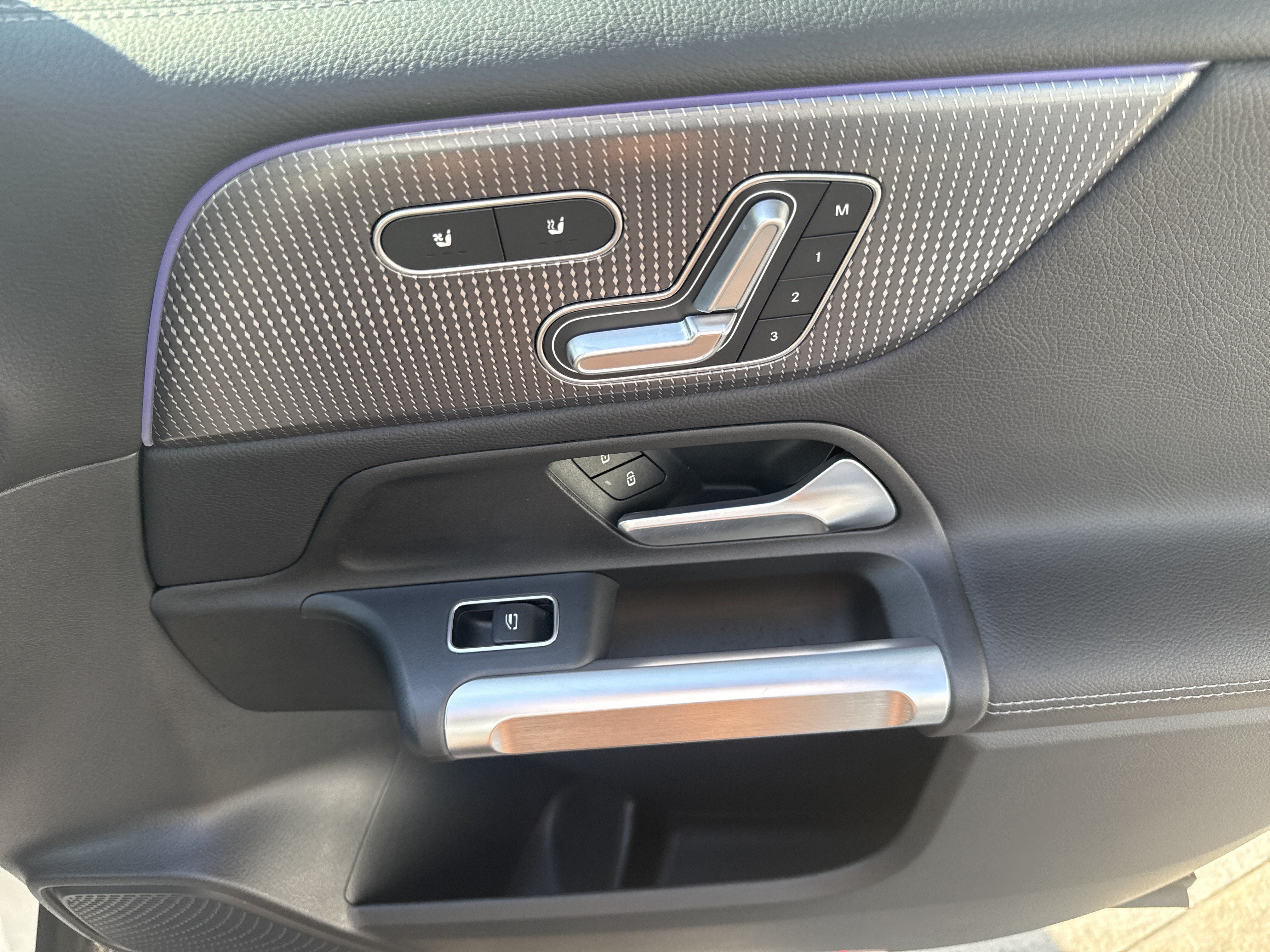 Used 2023 Mercedes-Benz GLB 250 image 17