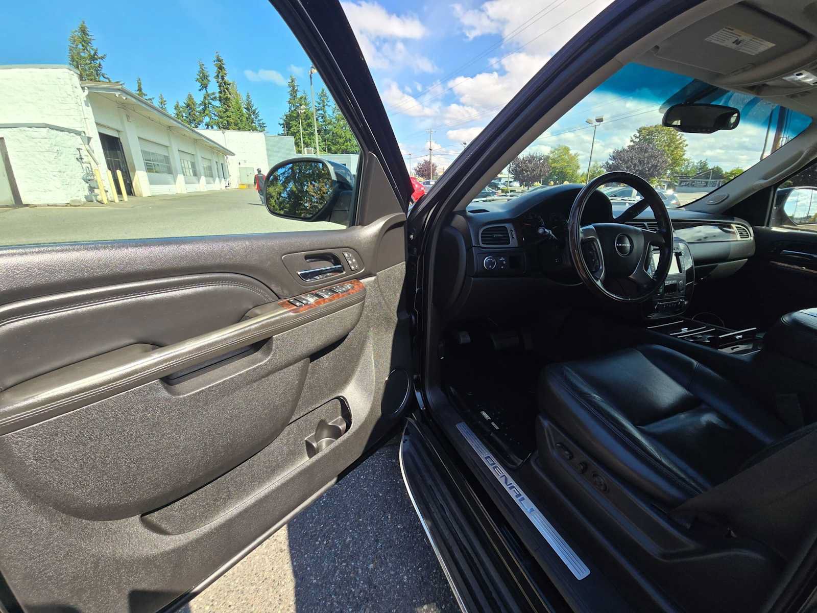 Used 2013 GMC Yukon Denali AWD/4WD image 20
