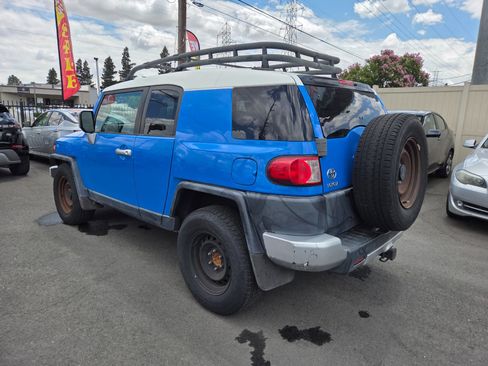Used 2007 Toyota FJ Cruiser 2WD image 2
