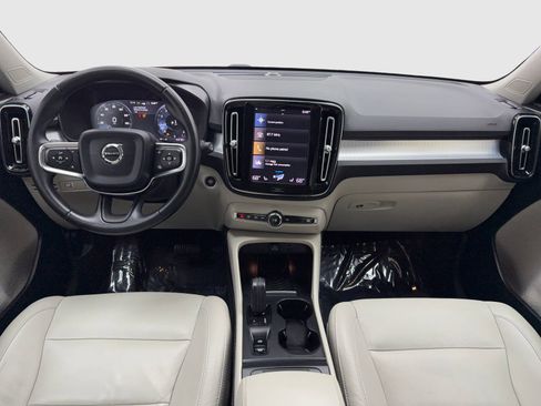 Used 2019 Volvo XC40 T4 Momentum image 20